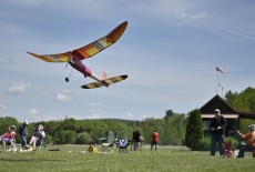 MHU8956_006