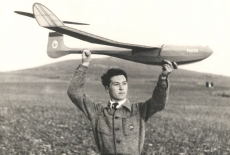 Pluto, 1945 Medlánky