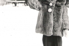 1946 - Ačko Zdeňka Husičky drží jeho dcera, Jitka